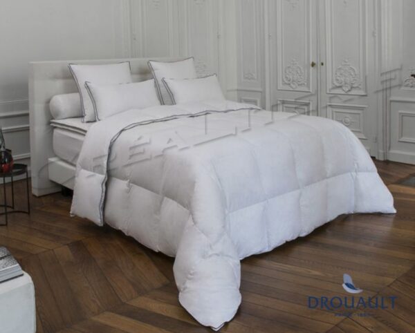 Couette Drouault Grand Palais (plate bande 220 g/m²), en Duvet de canard blanc extra gonflant traité anti-acariens Proneem® Fabriquée en France. – Image 2