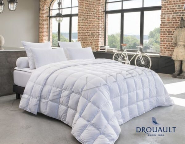 Couette-legere-drouault-Exception-80-g-duvet-oie-housse-satin-par-DROUAULT-03