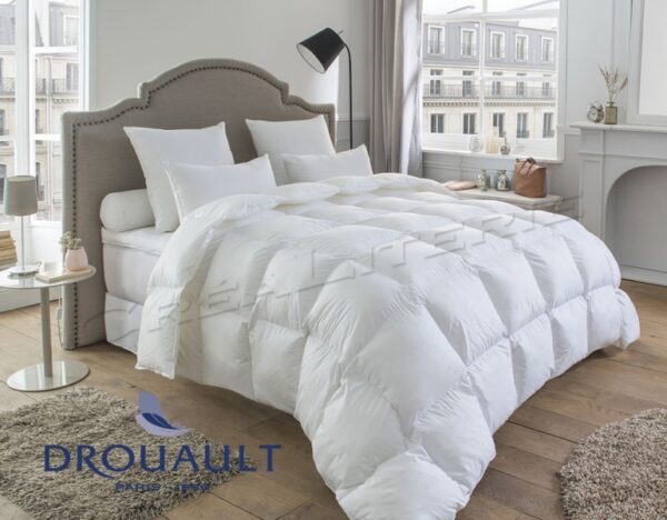 Couette Drouault Népal Light Légère 180 g/m² naturel, en Duvet de canard traité anti-acariens Proneem® Fabriquée en France. – Image 2